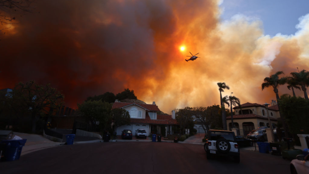 Tragedia en Los Ángeles: Incendios devastan el Sur de California.