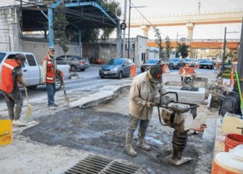 Monterrey-inicia-obras-de-reparación-del-hundimiento-en-calle-de-Washington