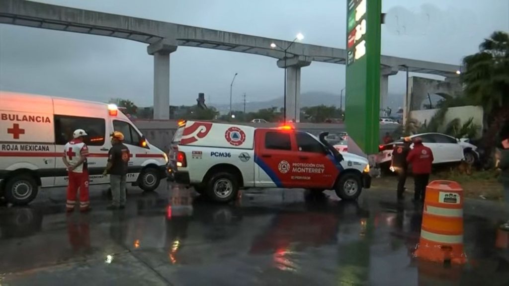 Accidente En Gasolinera - Cambiando Mty Accidente-en-gasolinera-monterrey-avenida-constitución-percance-vial
