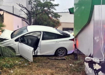 Accidente-en-gasolinera-monterrey-avenida-constitución-percance-vial - Cambiando Mty