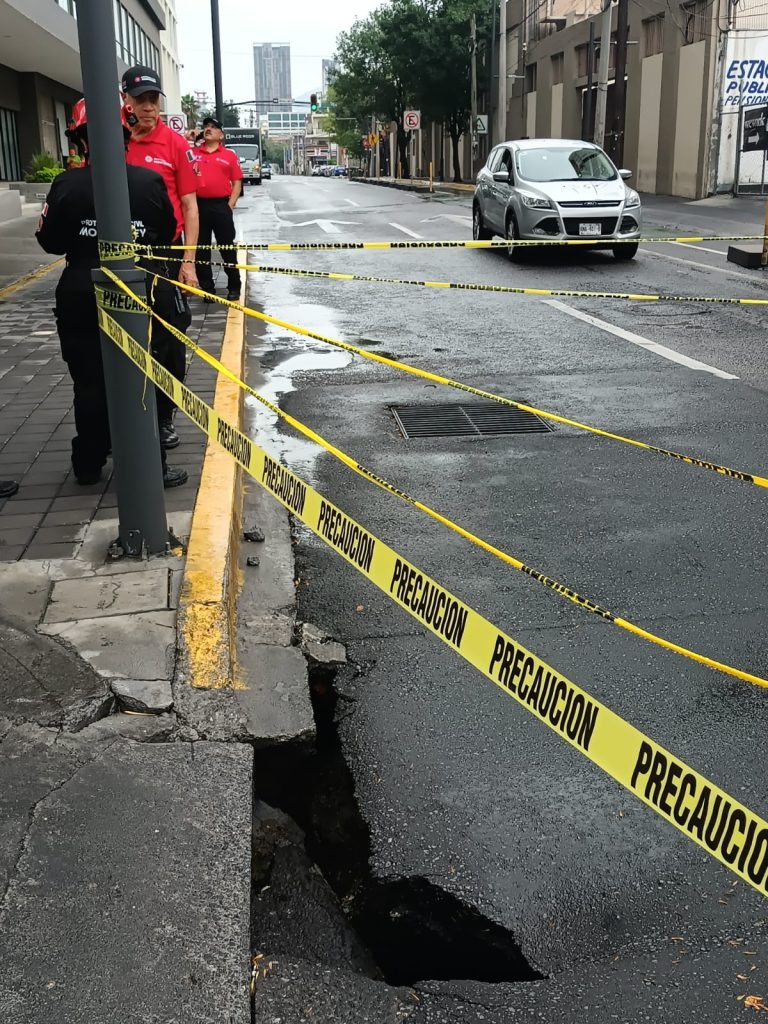 Hundimiento-en-calle-de-washington - Cambiando Mty