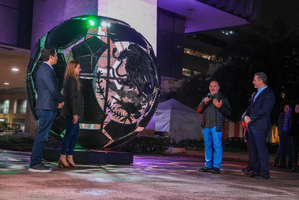 Image - Cambiando Mty Escultura-de-balón-monterrey-mundial-2026