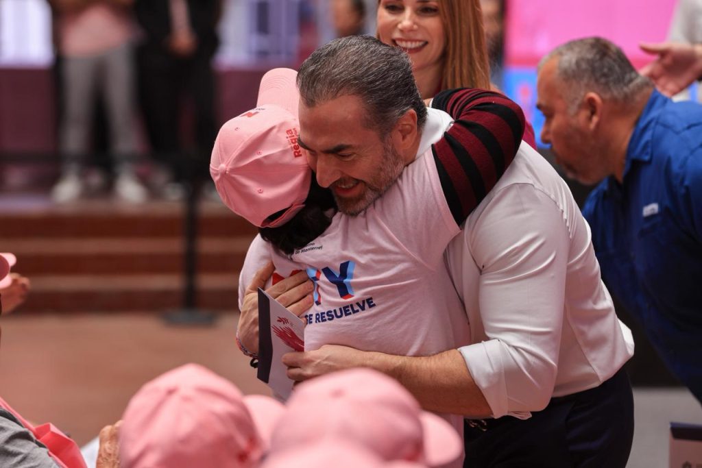 Tarjeta-regia-plus-apoyo-económico-mujeres-monterrey-programas-sociales-feria-de-servicios