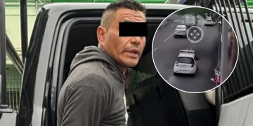 Man in a Gray Hoodie with Eyes Blocked by a Black Bar, Stepping Toward a Black Van; Inset Shows a Circular City Traffic View. - Cambiando Mty