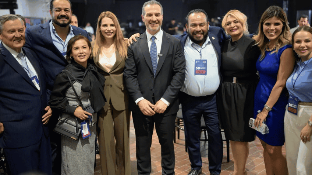 respaldo del pan a adrián de la garza
